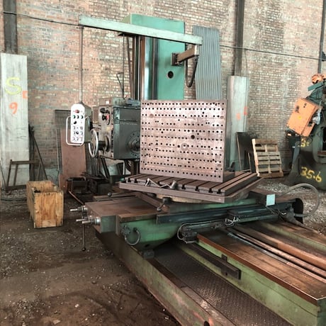 3.5" Tos #W9A, ISO 40, power draw bar, 39" x44" pwr rotary table, 3-Axis digital read out, 18 speeds: 28-1400 - Image 8