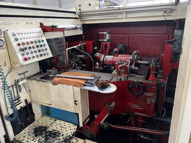 Asahi Okuma #AOT-16B, 2-die 2 blow heading machine, 4 feed rolls, 100 PPM, rebuilt 2012 - Image 7