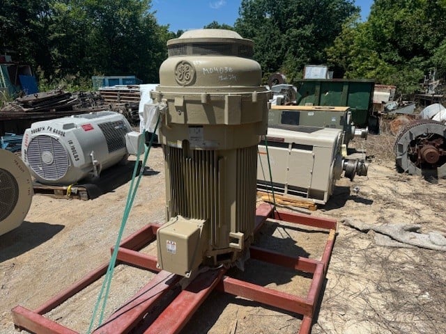 200 HP 895 RPM General Electric, Frame B509TP20, TEFC, HT, 1.15 service factor, unused surplus, 2300/4000 - Image 1