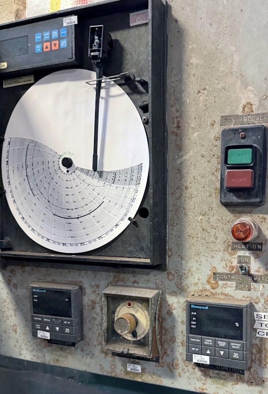 40" width x 63" H x 51" D Despatch #V-39, Walk-In Oven, 480V., 500°F, Honeywell Control, round chart recorder - Image 6