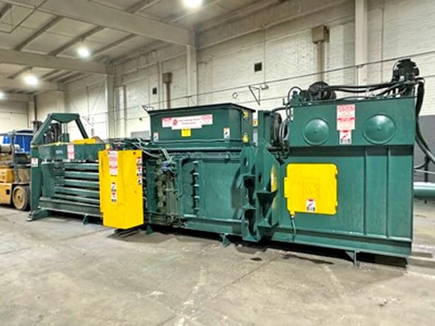 International #IBC-434, Horizontal Baler, Auto Tie, 8" Bore, 50 HP, 2009 - Image 1