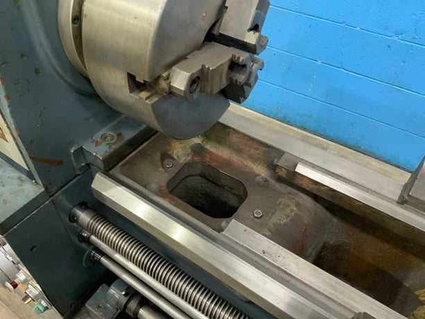 17" x 40" Osama-SR #SJ17006, Gap Bed Engine Lathe, 17" Swing, 2000 RPM, 56 TPI, 10" 3-Jaw Chucks, 5 HP, 1984 - Image 5