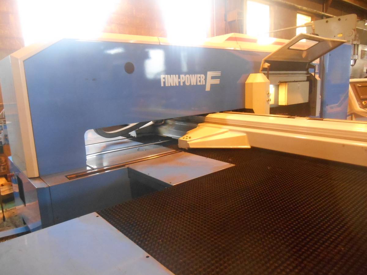 33 Ton, Finn-Power, CNC Turret Punch, 8'-3" x 4'-2" sheet, 312" material thickness, 3.50" tool diameter - Image 1