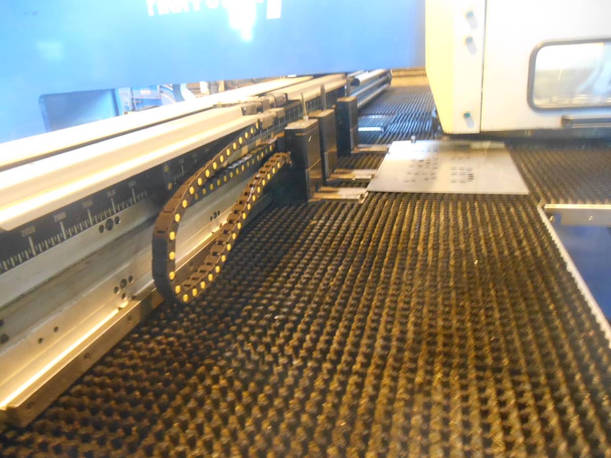 33 Ton, Finn-Power, CNC Turret Punch, 8'-3" x 4'-2" sheet, 312" material thickness, 3.50" tool diameter - Image 3