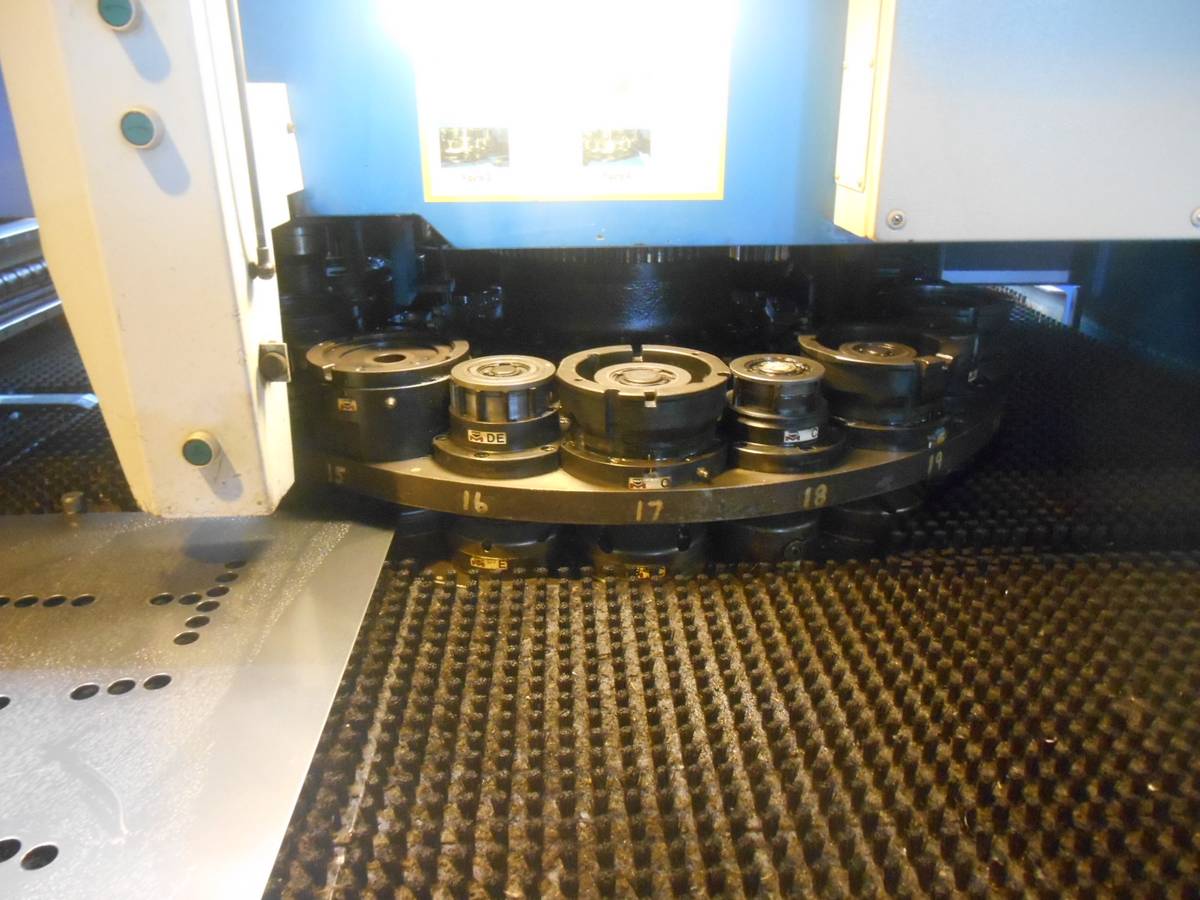 33 Ton, Finn-Power, CNC Turret Punch, 8'-3" x 4'-2" sheet, 312" material thickness, 3.50" tool diameter - Image 5