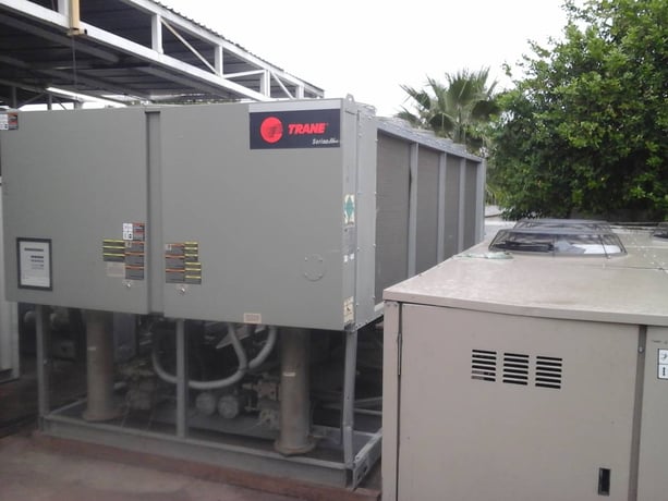 100 Ton, Trane #RTAA1004YT01A300, Chiller, 2 Compressor Screw, 460 V - Image 1