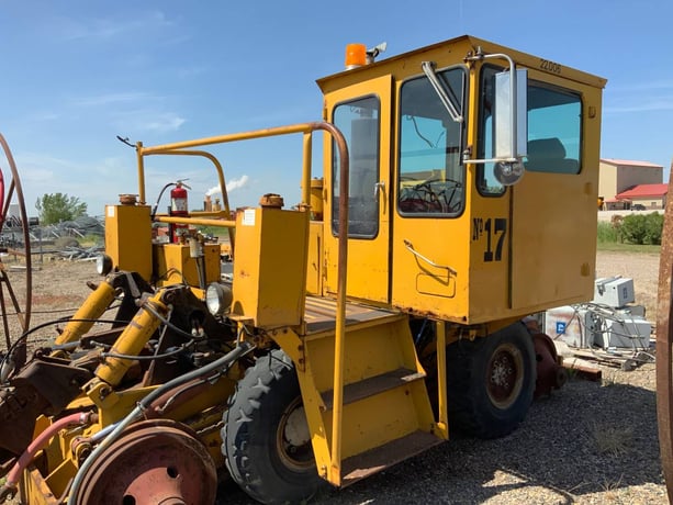 Rail car mover, Trackmobile #10000, 4 cyd engine, high rail - Image 1
