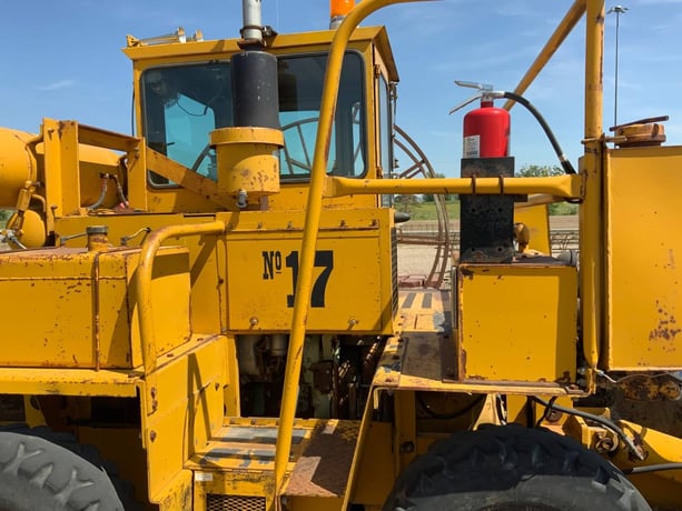 Rail car mover, Trackmobile #10000, 4 cyd engine, high rail - Image 3