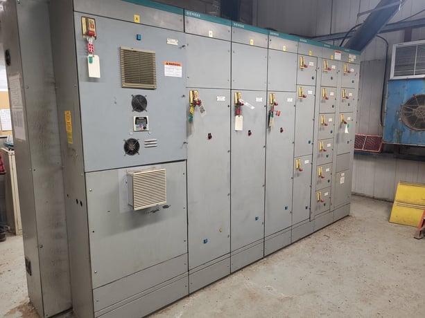Siemens, 8PX, 600 Volts, 3-Phase Double-Sided Motor Control Center (MCC) - Image 1