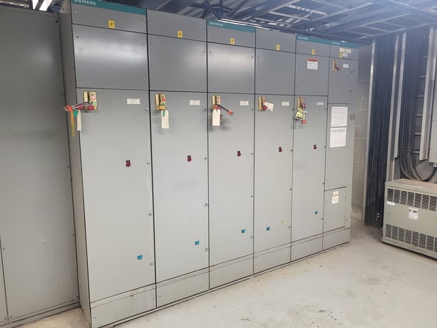 Siemens, 8PX, 600 Volts, 3-Phase Motor Control Center (MCC) - Image 1