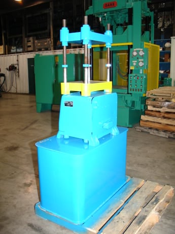 12 Ton, Wabash, 12" x 12", hand-pump, bench top, 11" daylight, 6" stroke, 4-post, #1538 - Image 2