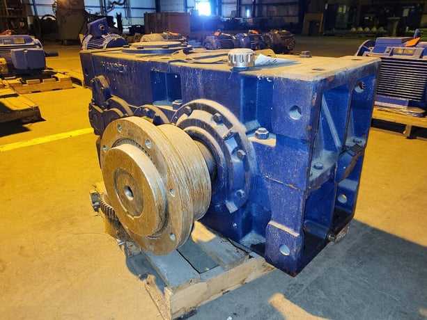 495 HP @ 1200 RPM, Hansen #RDF21F-BN-12.5, 92 RPM out, 13.00 :1 ratio parallel shaft gear reducer - Image 1