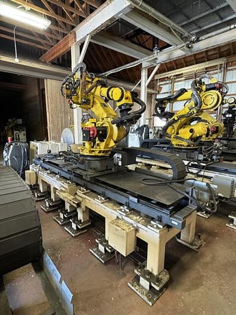 Fanuc, R-2000iB/165F, R-30iB with 7th Axis Servo spot weld gun & 8th Axis 3 meter RTU, 2014, #105194 (5 - Image 1