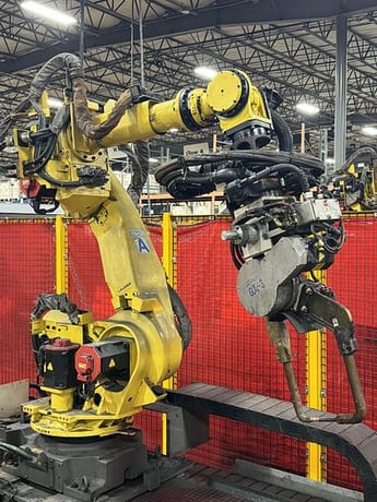Fanuc, R-2000iB/165F, R-30iB with 7th Axis Servo spot weld gun & 8th Axis 3 meter RTU, 2014, #105194 (5 - Image 5