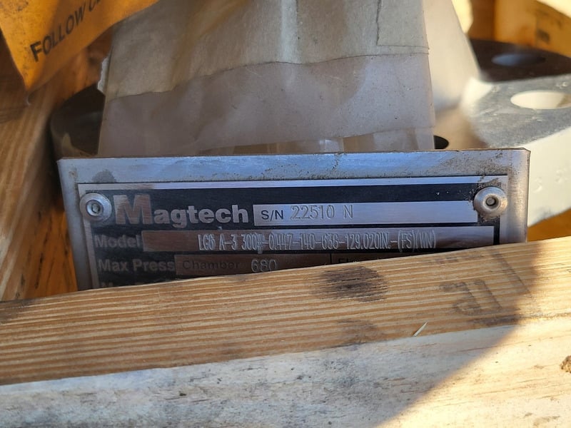 Magtech Magnetostrictive Level Transmitter #LTM-350-G, w/LG Series magnetic gauge, like new - Image 5