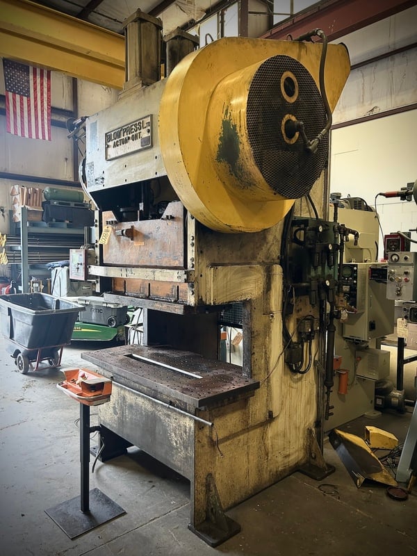 60 Ton, Blow #GD-60, 6" stroke, 21" Shut Height, 60" RL x 18" FB, 110 SPM, air clutch & brake, 1982 - Image 3