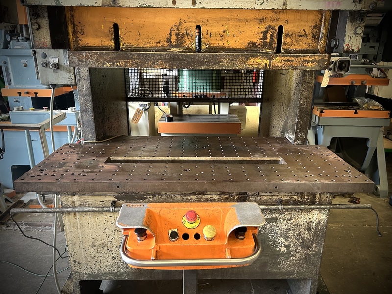 60 Ton, Blow #GD-60, 6" stroke, 21" Shut Height, 60" RL x 18" FB, 110 SPM, air clutch & brake, 1982 - Image 9