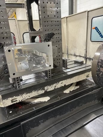 4.3" Toshiba #BTD-110R16, CNC Horizontal Boring Mill, 40 HP, 3000 RPM, 30 ATCm Tosnuc-888 CNC Control, 1998 - Image 2