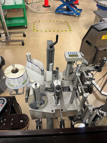 Label-Aire #3115CDL, Pressure Sensitive Labeler, 32 oz. Capacity - Image 2
