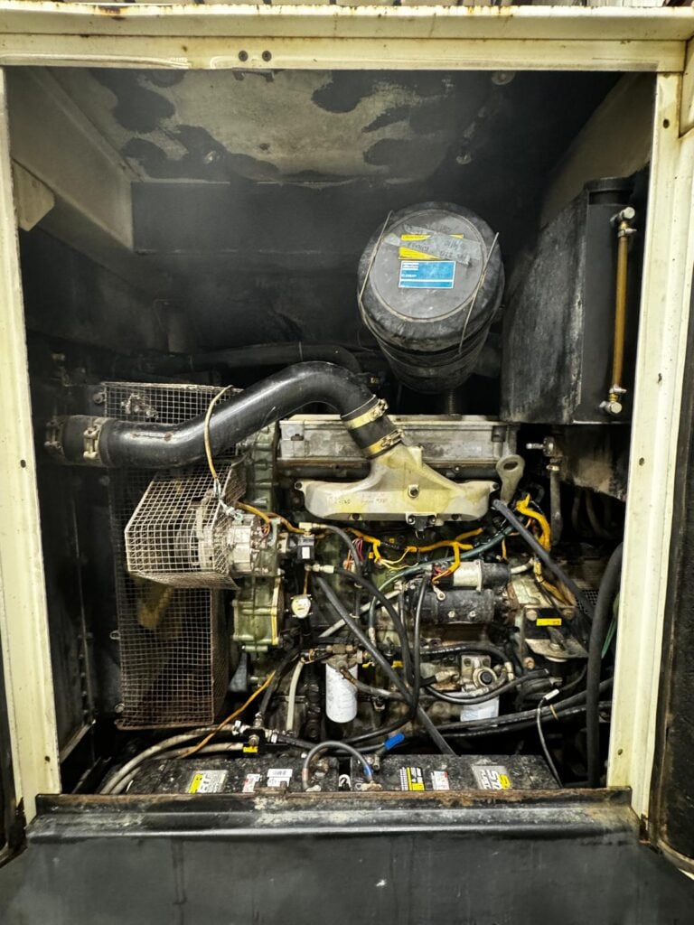 200 KW Detroit Diesel #QAS228, generator, 2004 - Image 6