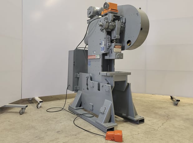 22 Ton, Niagara #M-22, Punching Press Machine, 12" x 20" Table, 2" Stroke, 3 HP, 340 PPM - Image 1
