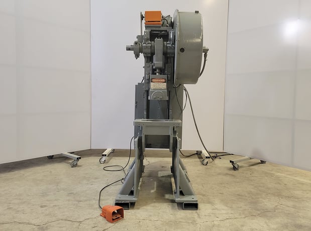 22 Ton, Niagara #M-22, Punching Press Machine, 12" x 20" Table, 2" Stroke, 3 HP, 340 PPM - Image 2