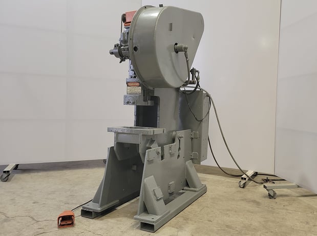 22 Ton, Niagara #M-22, Punching Press Machine, 12" x 20" Table, 2" Stroke, 3 HP, 340 PPM - Image 3