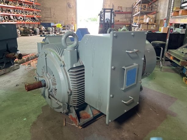 800 HP 3600 RPM Hyundai, Frame 400, TEFC BB, 2300/4160 Volts, New Surplus - Image 1