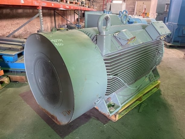 800 HP 3600 RPM Hyundai, Frame 400, TEFC BB, 2300/4160 Volts, New Surplus - Image 2