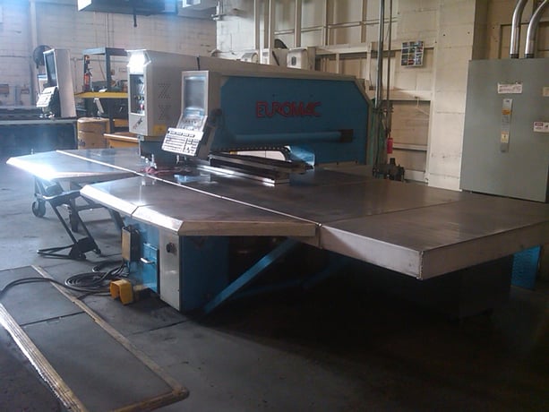 33 Ton, Euromac #ZX1000/30, Hydraulic Punch Press, 220 V., 2001 - Image 1