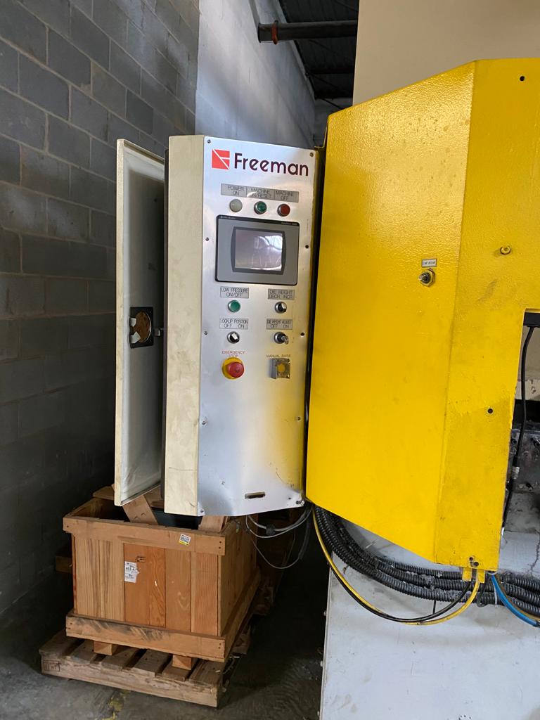 300 Ton, Freeman #BP300-7118, Full Head Hydraulic Cutting Press, 9.8 stroke, 2004 - Image 4