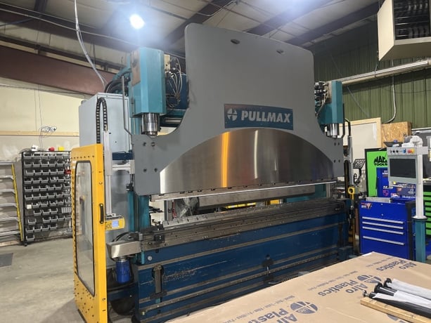 143 Ton, Pullmax Ursviken #OptiFlex-130, hydraulic, 8.6'OA, DNC control, 2001 - Image 1