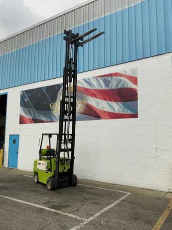 5500 lb. Clark #C500-55, LP gas forklift, 244" lift height, protective roll cage, automatic transmission - Image 2