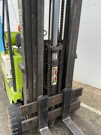 5500 lb. Clark #C500-55, LP gas forklift, 244" lift height, protective roll cage, automatic transmission - Image 3