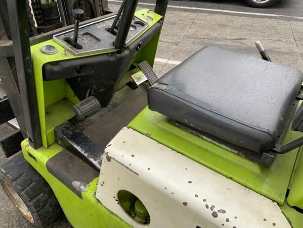 5500 lb. Clark #C500-55, LP gas forklift, 244" lift height, protective roll cage, automatic transmission - Image 5