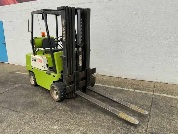 5500 lb. Clark #C500-55, LP gas forklift, 244" lift height, protective roll cage, automatic transmission - Image 7