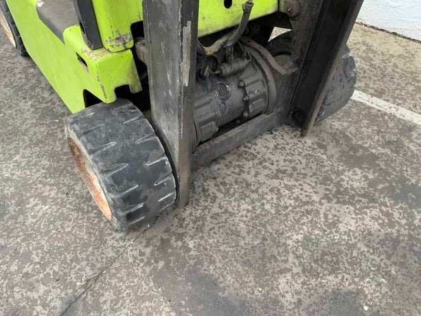 5500 lb. Clark #C500-55, LP gas forklift, 244" lift height, protective roll cage, automatic transmission - Image 10