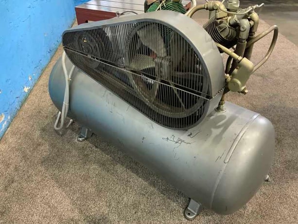 10 HP Dayton, Speedaire #3Z063D, industrial duty horizontal aur