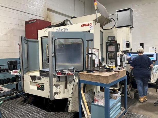 Niigata #SPN50, 4-Axis horizontal machining center, Fanuc 16iM, 29.5" X, 29.5" Y, 29.5" Z, 12000 RPM, 60 - Image 2