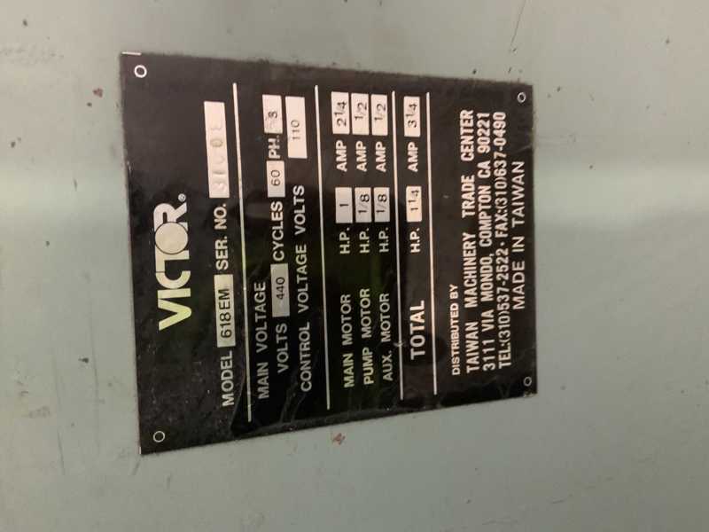 11" x 20" Victor #618EM, precision engine lathe, 3-jaw chuck, inch/metric threading, 1 HP - Image 9