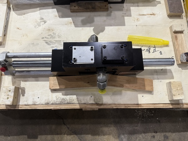 5.5 KIP MTS #204.52, Hydraulic Actuator, Dynamic 6", Static 7.2" (LVDT) stroke, 2 port manifold, S/N 437R - Image 1