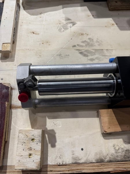 5.5 KIP MTS #204.52, Hydraulic Actuator, Dynamic 6", Static 7.2" (LVDT) stroke, 2 port manifold, S/N 437R - Image 3