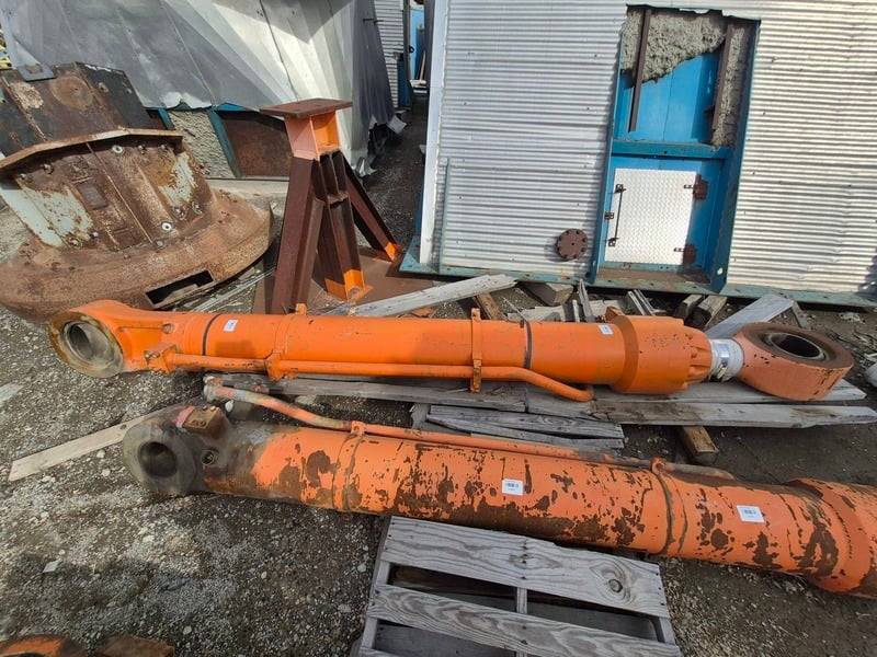 Hitachi #EX3600-5, parts R/H bucket/dump cylinder for shovel - Image 4