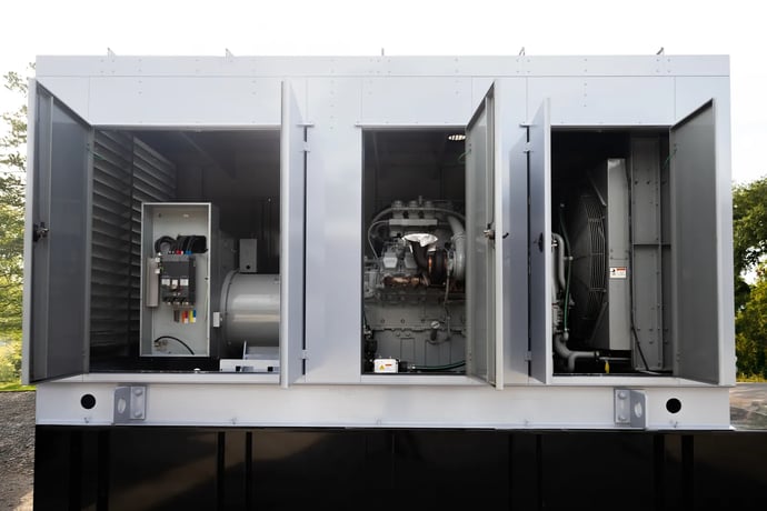 650 KW MTU #650RXC6DT2, generator, weatherproof enclosure, 277/480 Volts, 922 hours, 2008, #091419 - Image 3