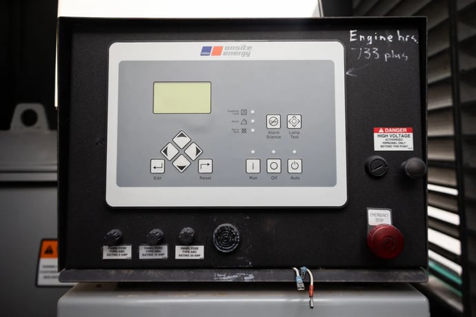 650 KW MTU #650RXC6DT2, generator, weatherproof enclosure, 277/480 Volts, 922 hours, 2008, #091419 - Image 5