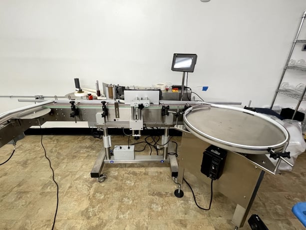Filamatic #Pro-Line-Econofil, bottler w/ labeler & accumulation table, compressor included - Image 1