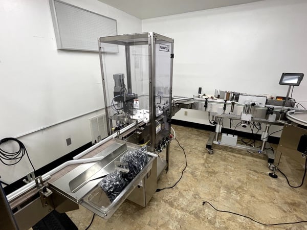 Filamatic #Pro-Line-Econofil, bottler w/ labeler & accumulation table, compressor included - Image 2