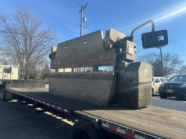 175 Ton, Accurpress #717512, hydraulic press brake, 12' overall, 124" between housing, 8" stroke, 20 HP, 1996 - Image 1
