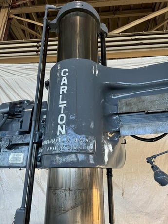 10' -22" Carlton #5A, radial arm drill, 8-800 RPM, 130" x 58" base, 24" spindle travel, 4" diameter spindle - Image 5