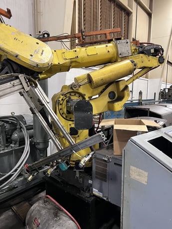 Fanuc, S-420iF, 6-Axis robot, R-J2 controller, 120 kg payload, floor mount - Image 1
